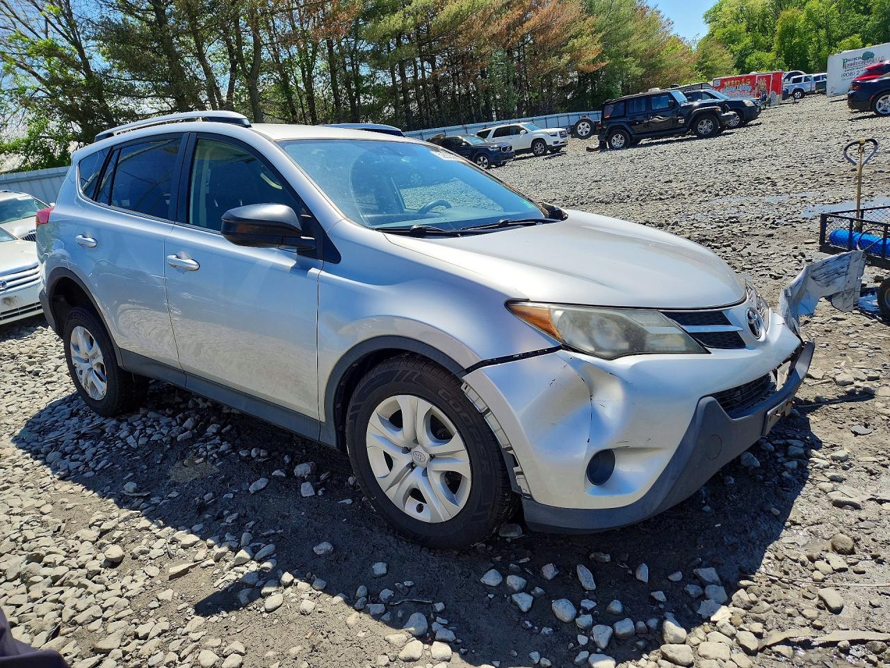 2015 TOYOTA RAV 4 — VIN JTMBFREV7FJ016022 — photo 4